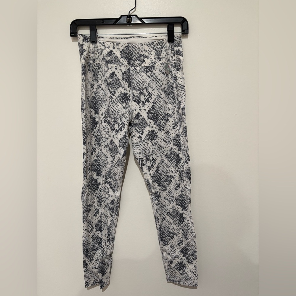 Pink Victoria’s Secret brand new leggings size medium